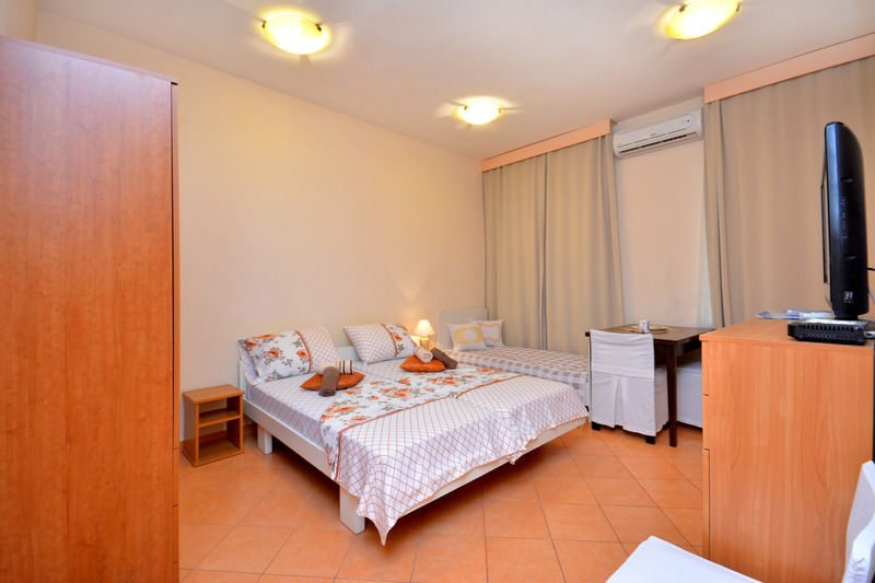 Vinko Hotel Split Exterior photo